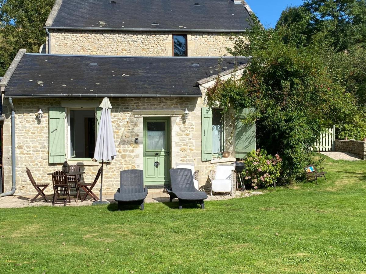 Les 2 Gites Des Chambres De Capucine Carcagny Exterior photo